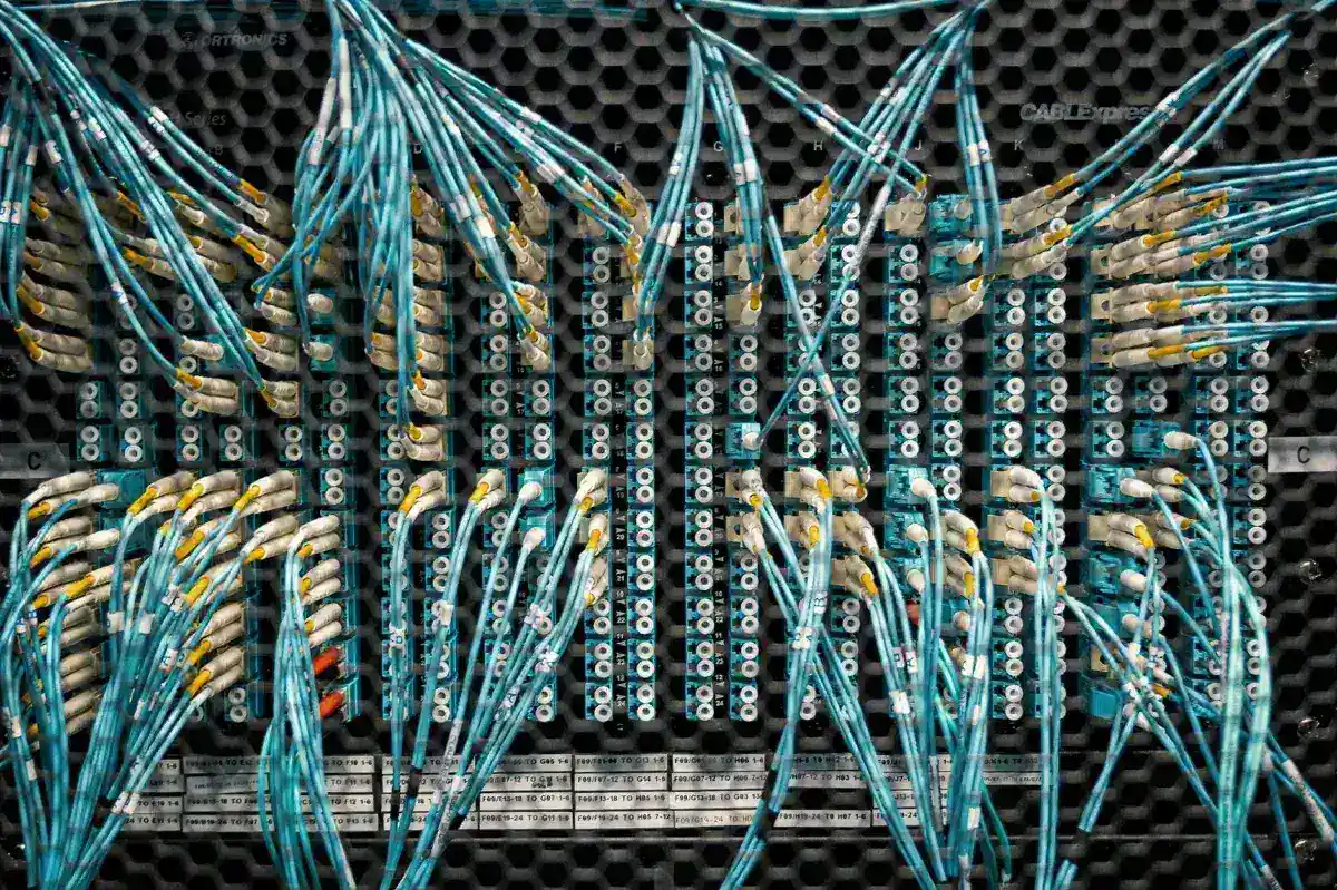 Anycast DNS Architecture: The Hidden Layer Behind Fast, Resilient Hosting