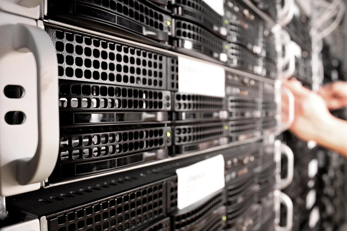 Failure-Domain-First Hosting: How to Choose VPS, Dedicated, Colocation, Cloud, and GPU Infrastructure