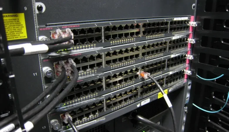 How to Choose 10GbE, 25GbE, or 100GbE for Hosting, Cloud, and AI Infrastructure
