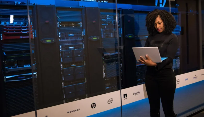 Oversubscription Ratios Explained: The Hidden Network Metric That Shapes VPS, Dedicated, GPU, and Colocation Performance