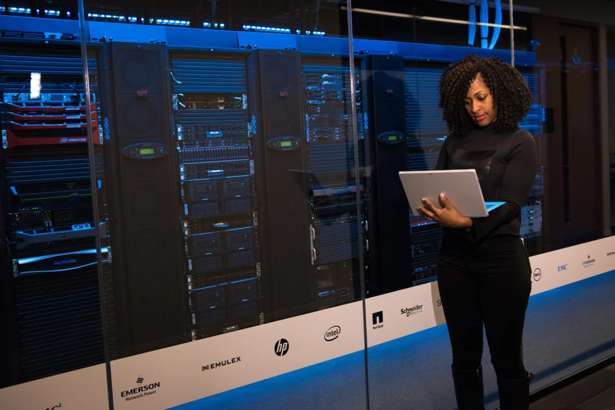 Oversubscription Ratios Explained: The Hidden Network Metric That Shapes VPS, Dedicated, GPU, and Colocation Performance