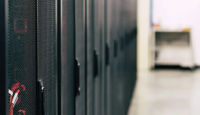 Storage Tiers Demystified: Matching NVMe, RAID, SAN, NAS, and Object Storage to Real Hosting Workloads