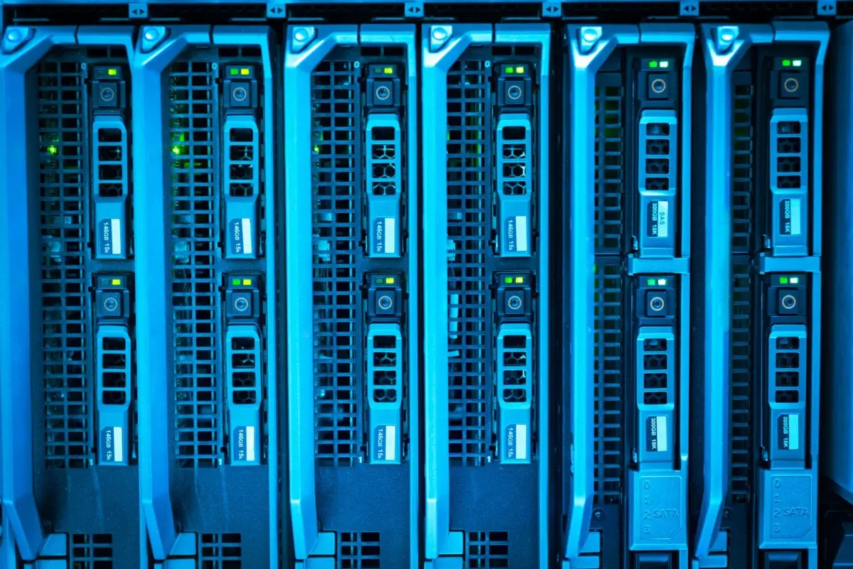 The AI Infrastructure Decision Matrix: How to Choose Between Cloud GPUs, Dedicated Servers, Colocation, and Hybrid Designs
