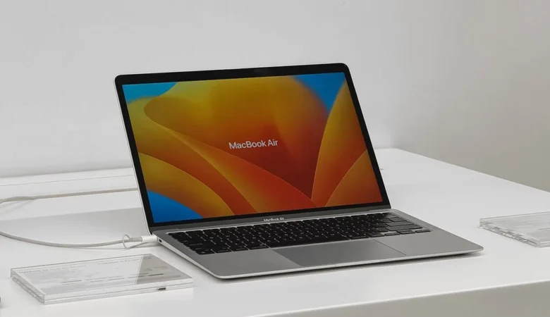 Apple MacBook Air Supply Hampered by Global Memory Chip Shortage