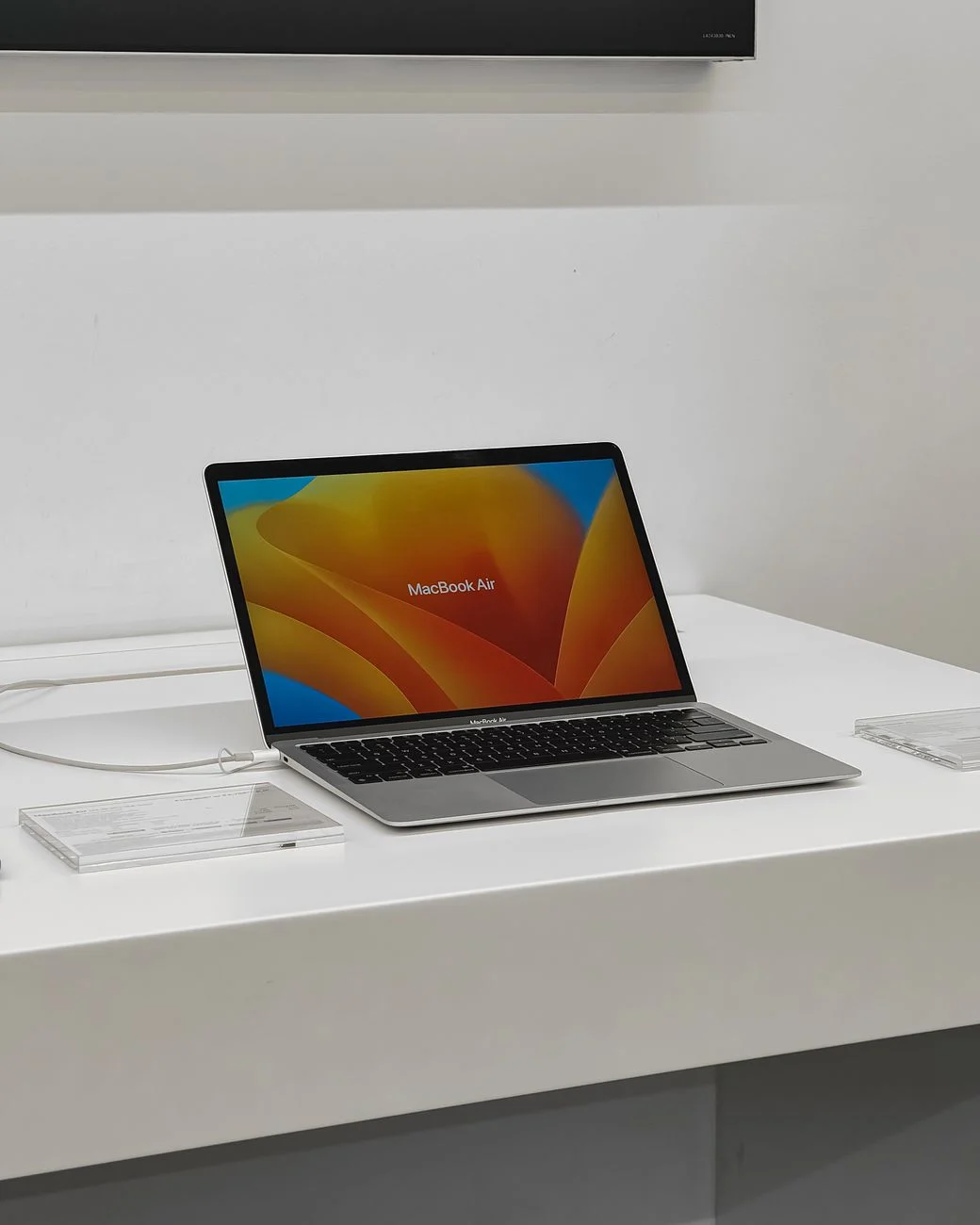 Apple MacBook Air Supply Hampered by Global Memory Chip Shortage