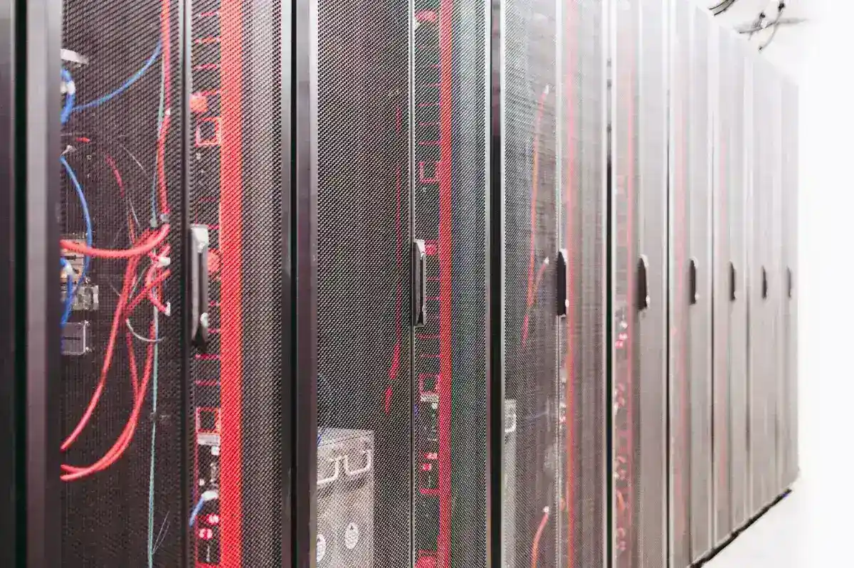 Lossless GPU Networking: RoCEv2 and InfiniBand Design Playbook for Dedicated and Colocation Clusters